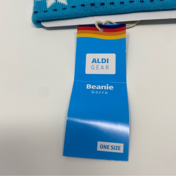 ALDI Gear Christmas Holiday Winter Pom Beanie Snowflake Fall 2023 Unisex Blue - Picture 3 of 4